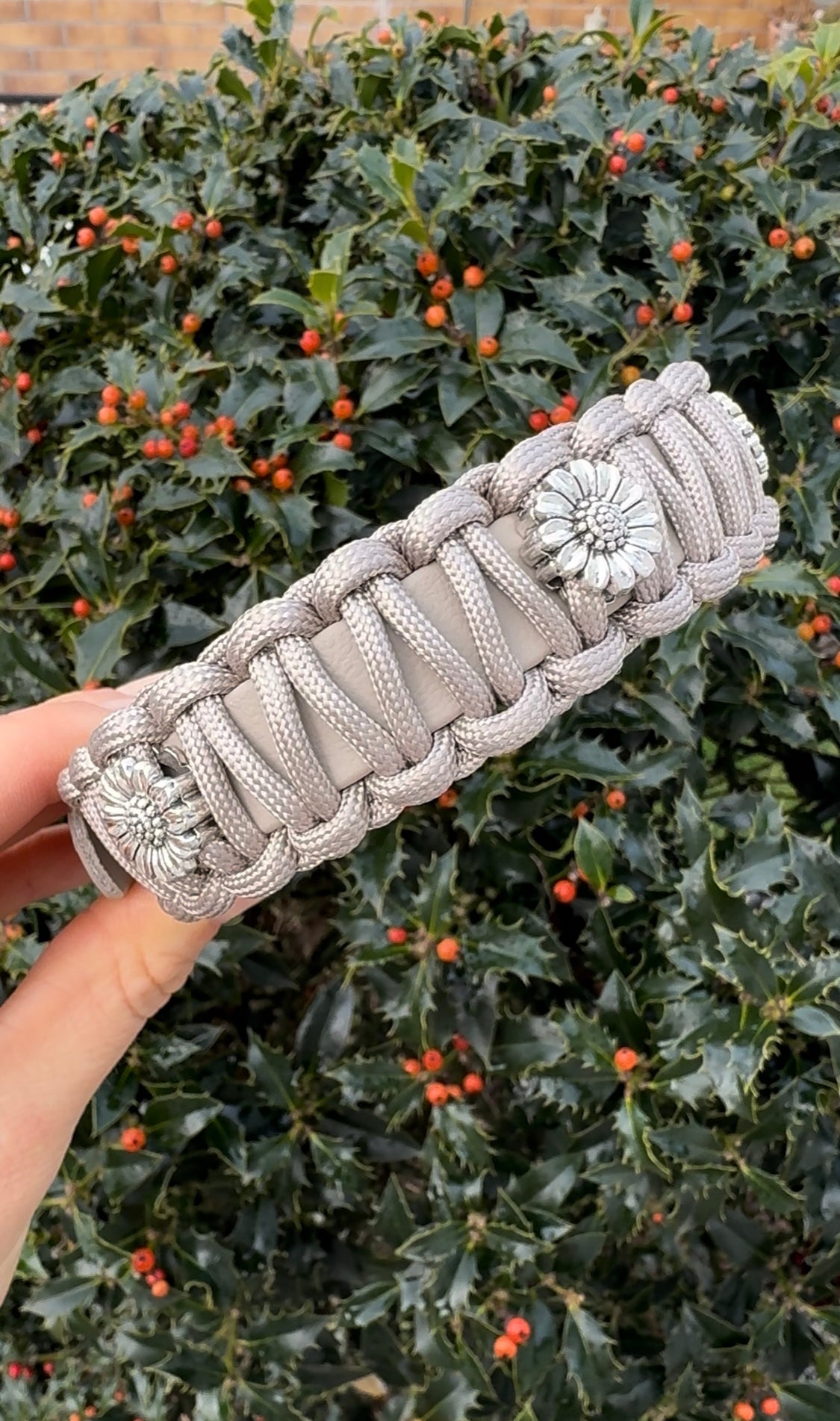 Limited Edition Halsband „Fledermaus" mit silbernen Edelweiß